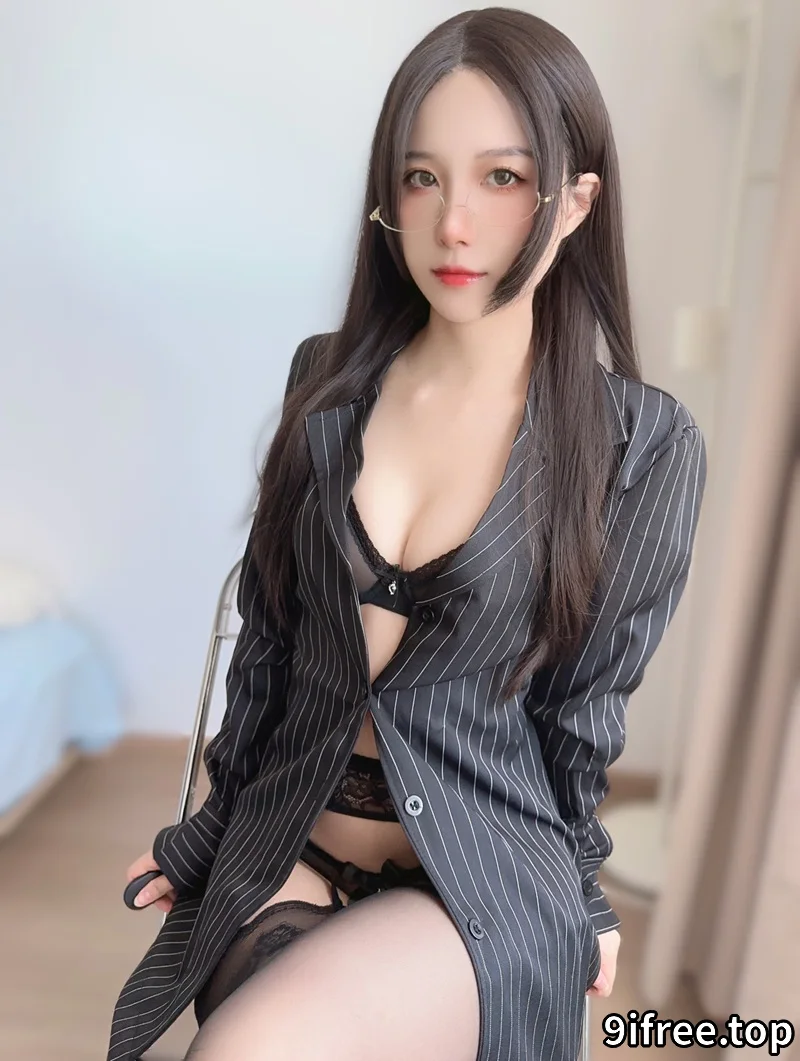 布丁大法-2025年08月订阅-私人OL [34P+3V-307MB] - 就爱免费-就爱免费