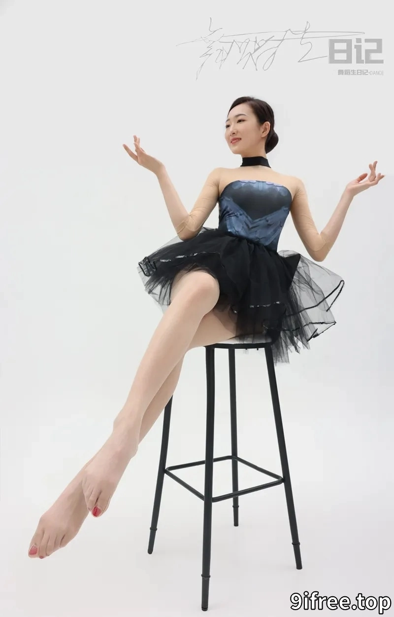 GALLI嘉丽 舞蹈生日记 2022.01.26 NO.092 咚咚 [32P-59MB]-就爱免费