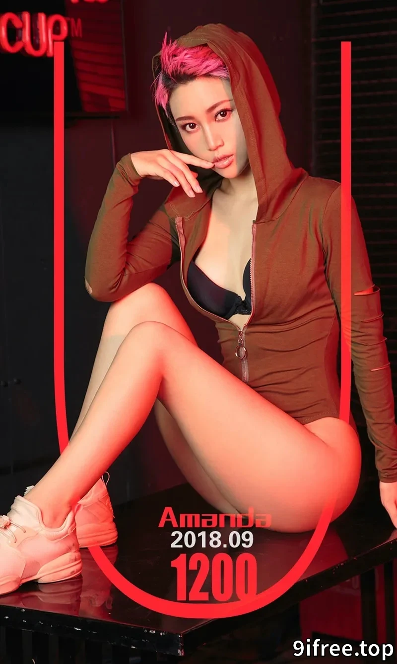 [Ugirls爱尤物] NO.1200 短发嫩模Amanda性感夜店风高叉连体衣秀完美身材写真-就爱免费