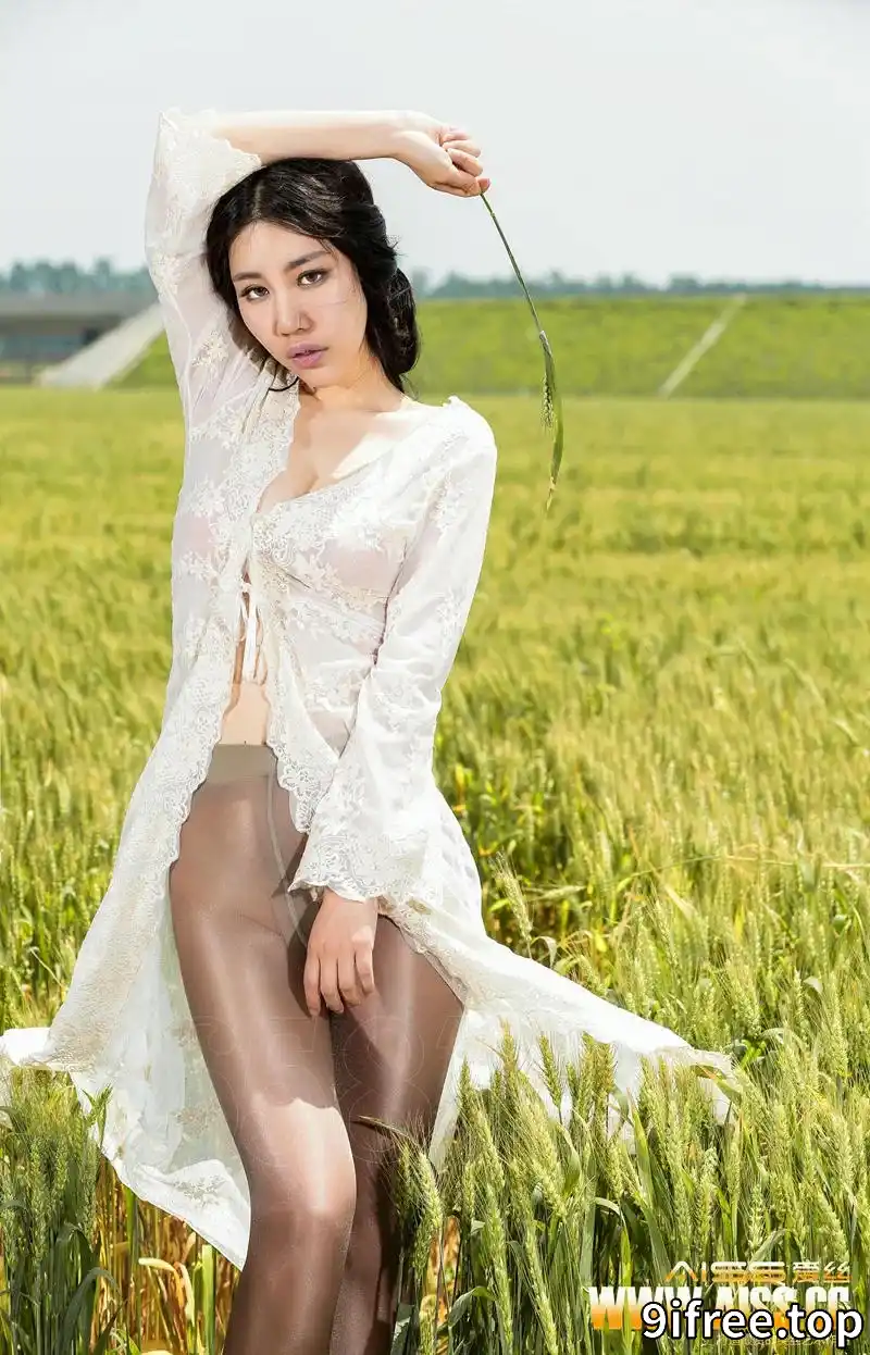 [AISS爱丝] 钻石会员 F5019 2015.07.19 麦田骑行者 美昕 [44P-99MB] - 就爱免费-就爱免费