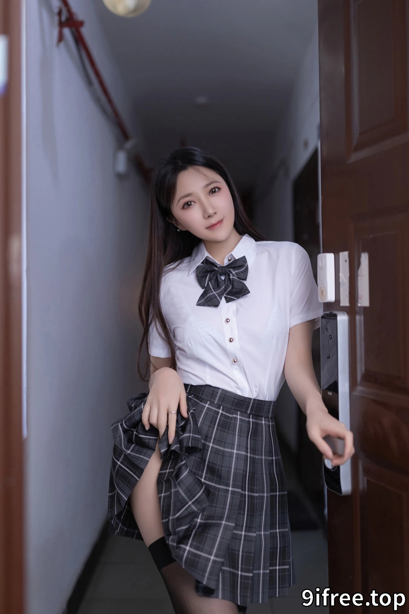 秀人网模特 鱼子酱-破碎衬衫 [120P-1.35GB]-就爱免费