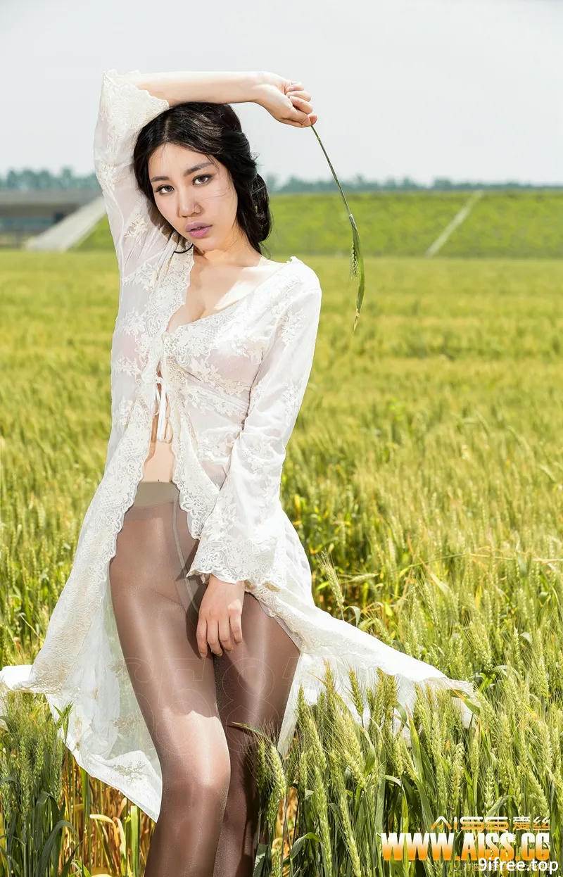 [AISS爱丝] 钻石会员 F5019 2015.07.19 麦田骑行者 美昕 [44P-99MB]