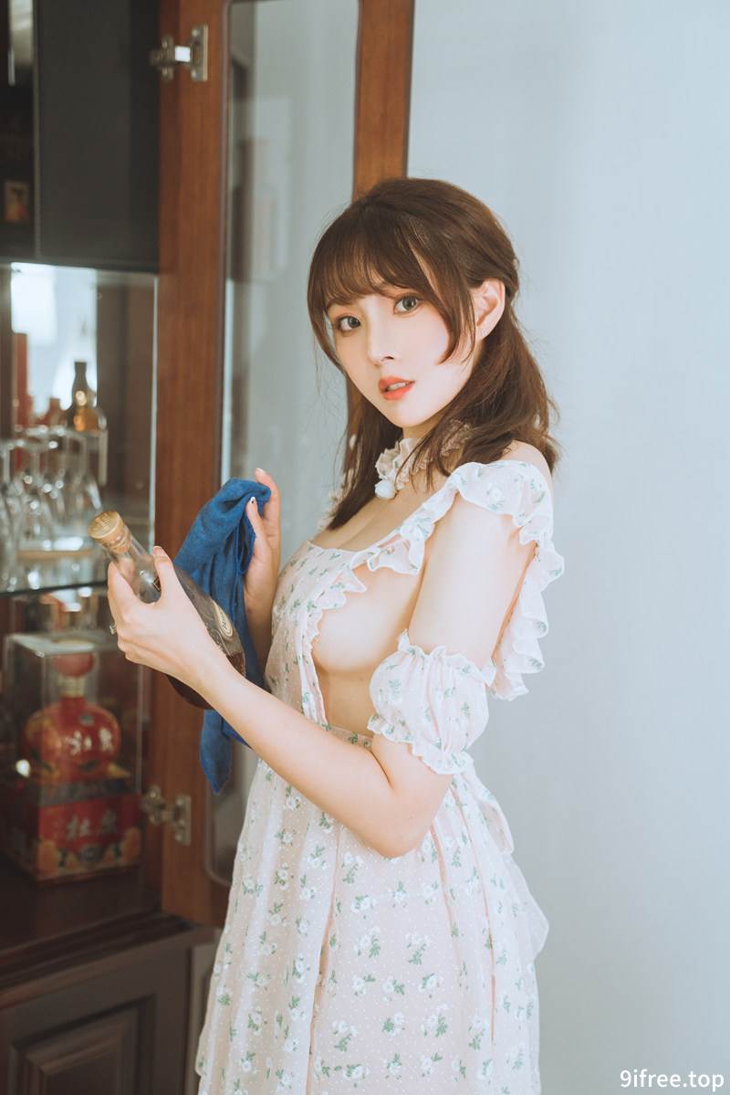 Natsuko夏夏子 碎花围裙 [55P-423MB]