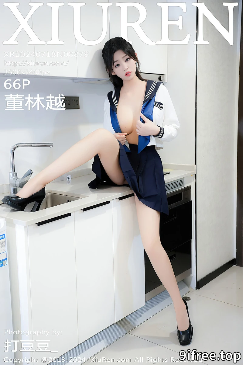 [XiuRen秀人网] NO.8879 模特董林越性感蓝白色校服配黑高跟半脱秀丰满身姿惹火诱惑写真-就爱免费
