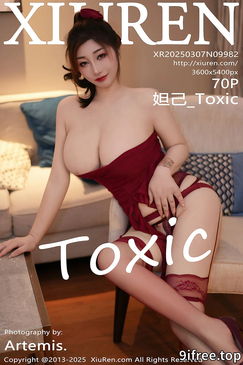 [XiuRen秀人网] NO.9982 女神妲己_Toxic性感红色露肩礼裙配红丝吊袜秀丰腴身姿诱惑写真